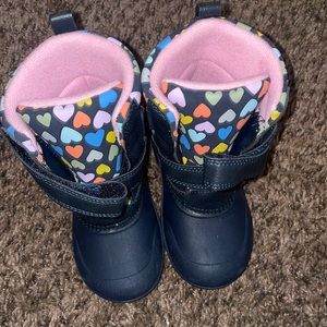 Carters size 9 snow boots brand new